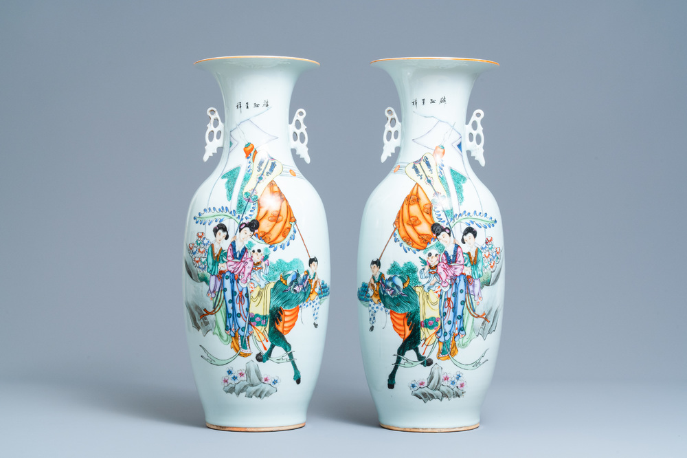 A pair of Chinese famille rose vases, 19/20th  C.