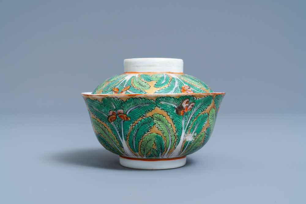 A Chinese Thai market Bencharong bowl and cover, 19th C.