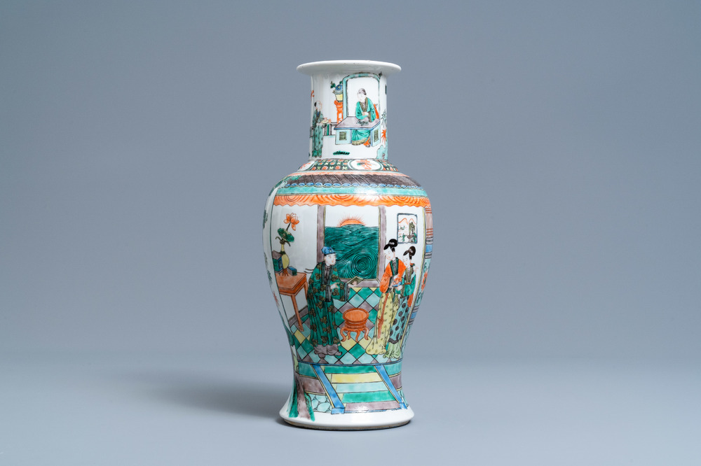Un vase en porcelaine de Chine famille verte, 19&egrave;me