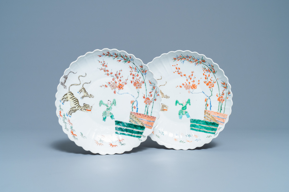 A pair of fluted Chinese Kakiemon-style dishes with tigers, Kangxi
