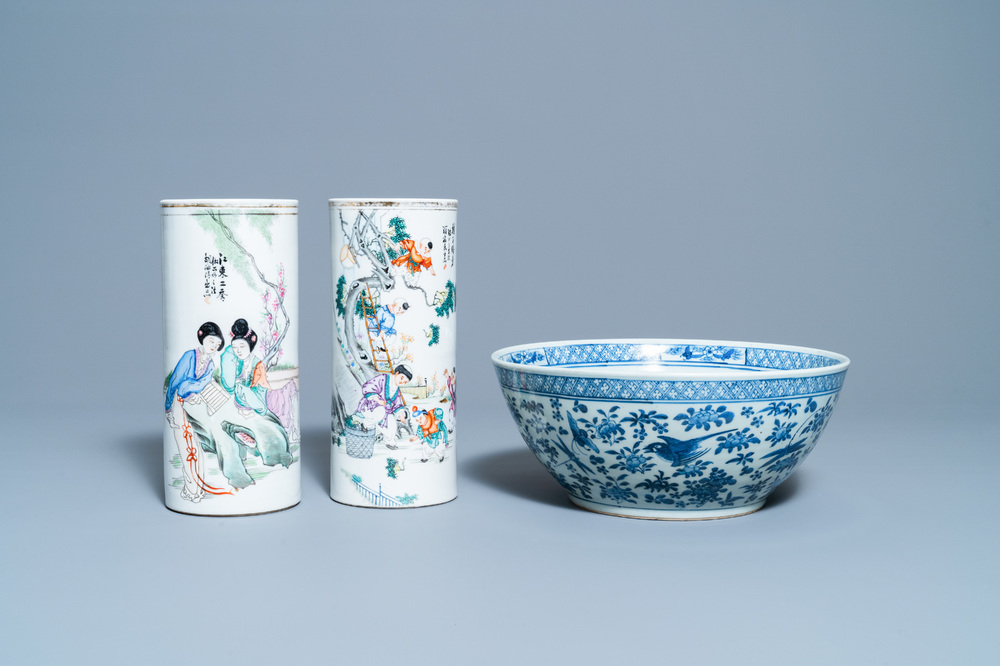 Two Chinese qianjiang cai hat stands and a blue and white bowl, 19/20th C.