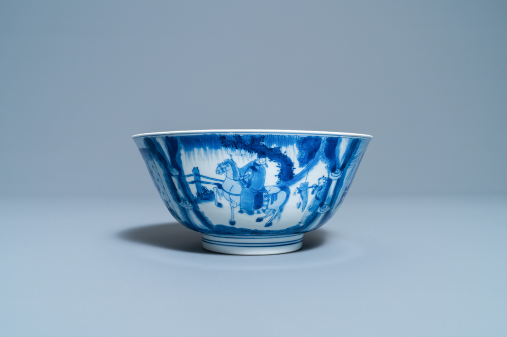 Een Chinese blauw-witte 'Xi Xiang Ji' kom, Kangxi merk en periode