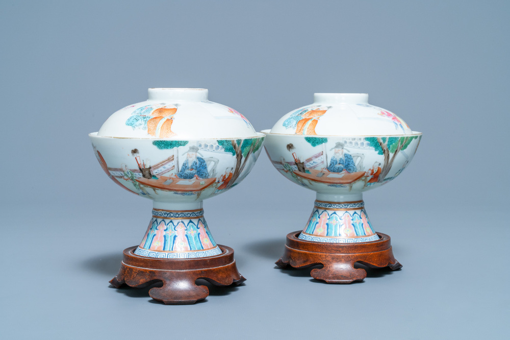 Een paar Chinese famille rose dekselkommen, Jiaqing merk en periode