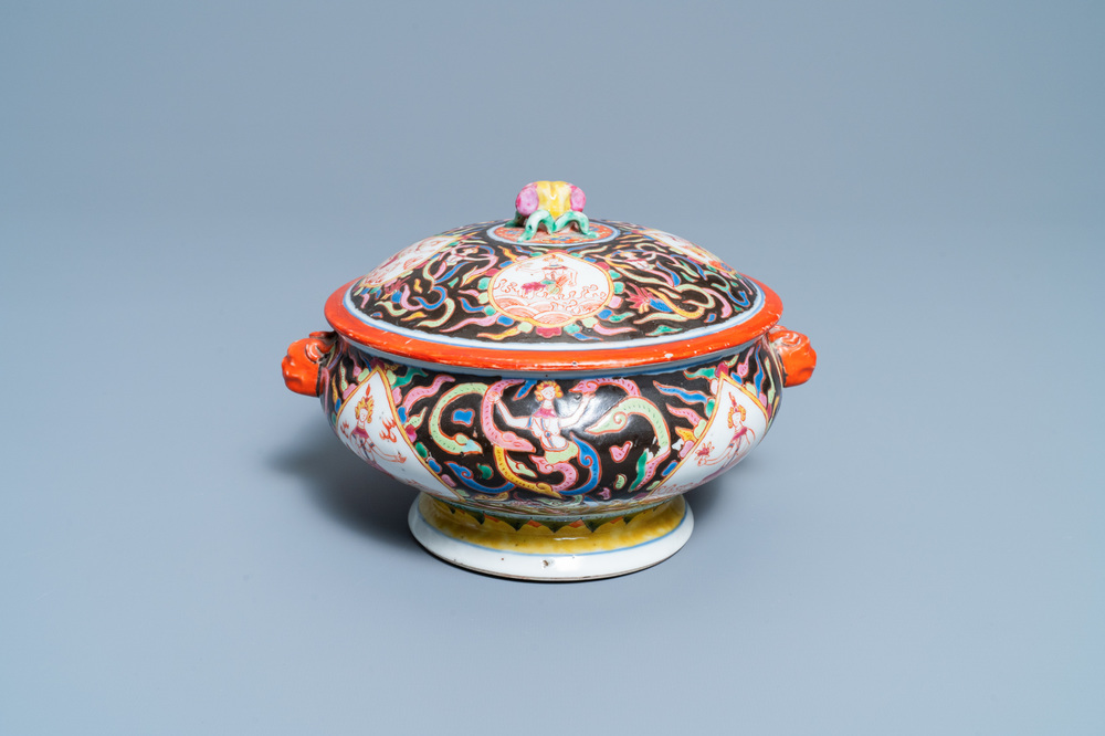 A Chinese Thai market Bencharong bowl and cover, 19th C.