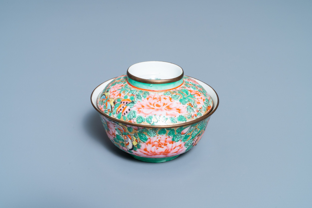 Un bol couvert en porcelaine de Chine Bencharong pour le march&eacute; thai, 19&egrave;me