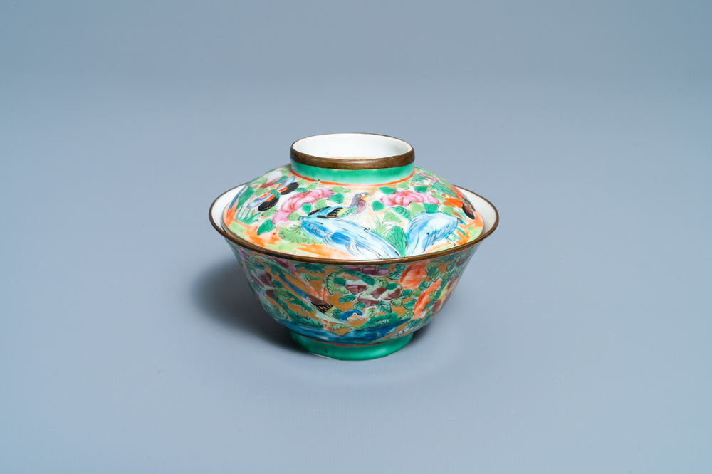 Un bol couvert en porcelaine de Chine Bencharong pour le march&eacute; thai, 19&egrave;me