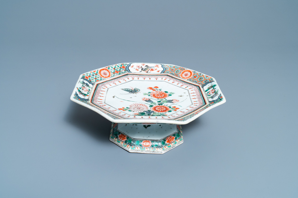 A Chinese octagonal famille verte tazza, Kangxi