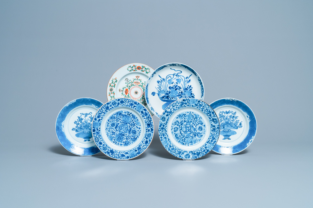 Five Chinese blue and white plates and one in famille verte, Kangxi