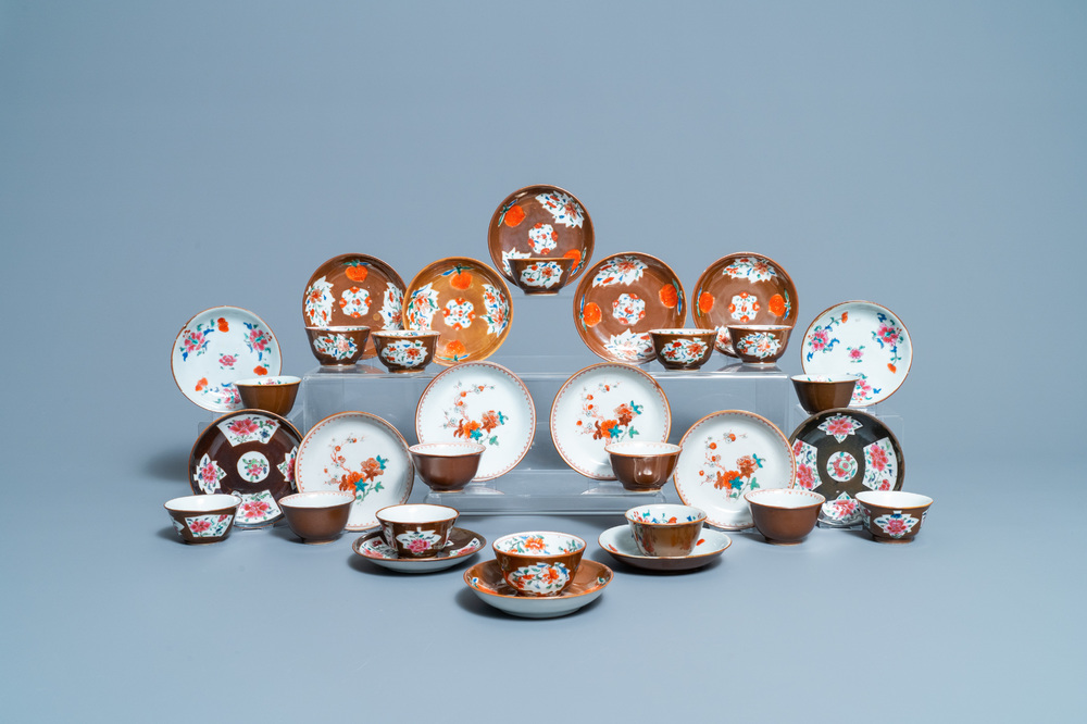 Seize tasses et soucoupes en porcelaine de Chine famille rose &agrave; fond brun capucin, Qianlong