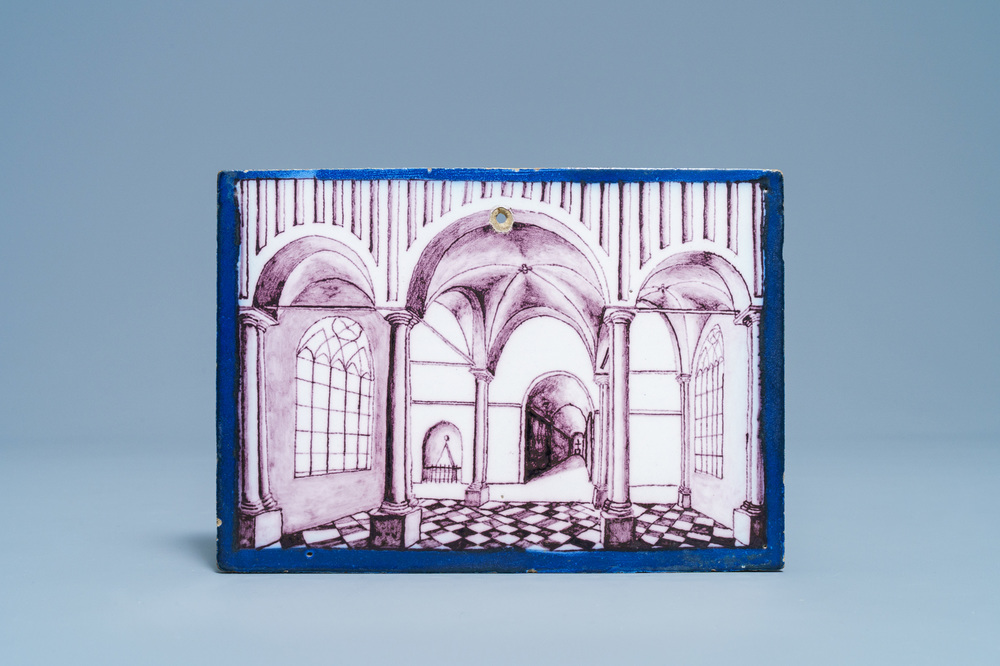 Een rechthoekige mangane Delftse plaquette met een kerkinterieur, eind 18e eeuw