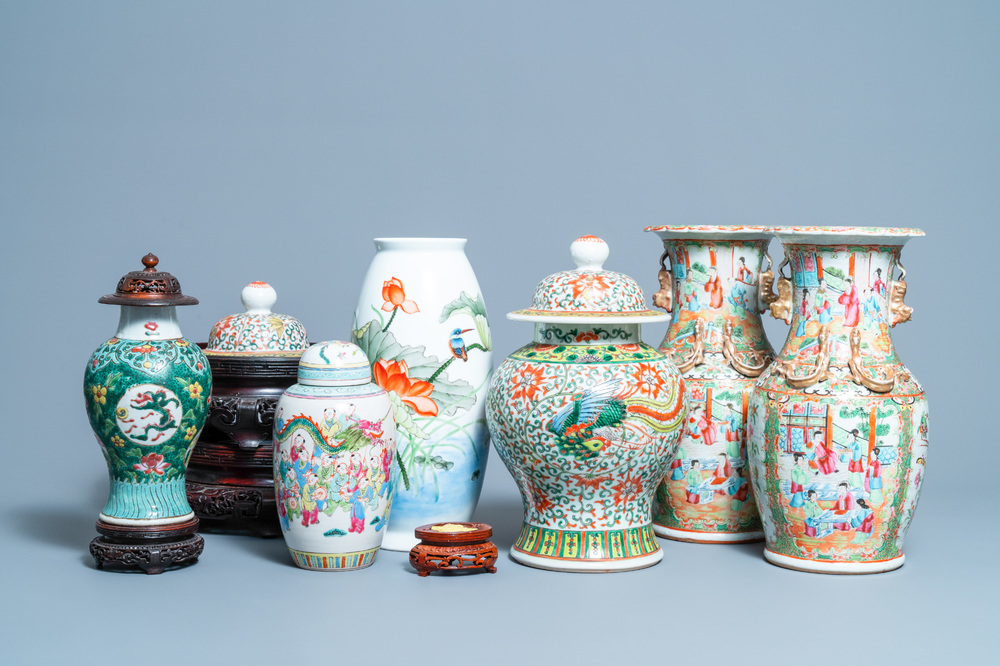 Six Chinese famille rose vases and various wooden stands and covers, 19/20th C.