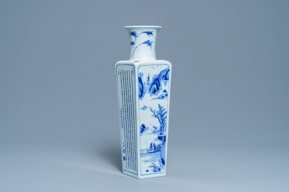 Un vase de forme carr&eacute;e en porcelaine de Chine en bleu et blanc, marque et &eacute;poque de Kangxi