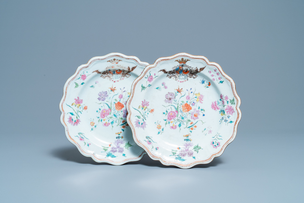 Een paar Chinese famille rose wapenborden voor de Deense markt, Qianlong
