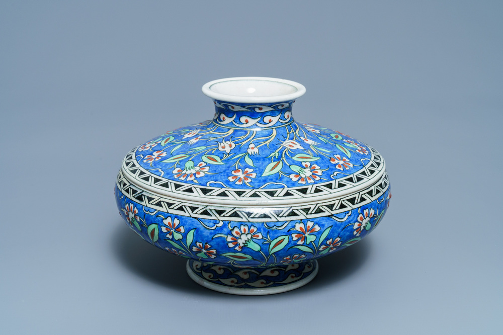 Een Iznik-stijl dekselkom, Samson, Parijs, 19e eeuw