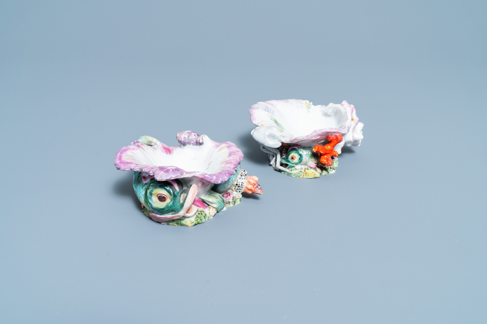 Deux salerons en forme de coquillages en porcelaine de Chelsea, Angleterre, 18&egrave;me