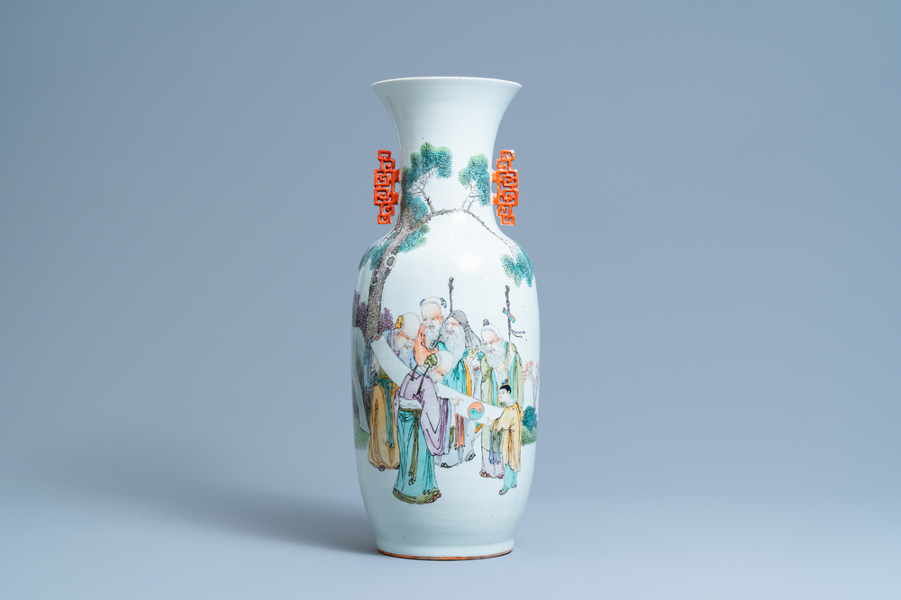 Een Chinese qianjiang cai vaas met geleerden, 19e eeuw