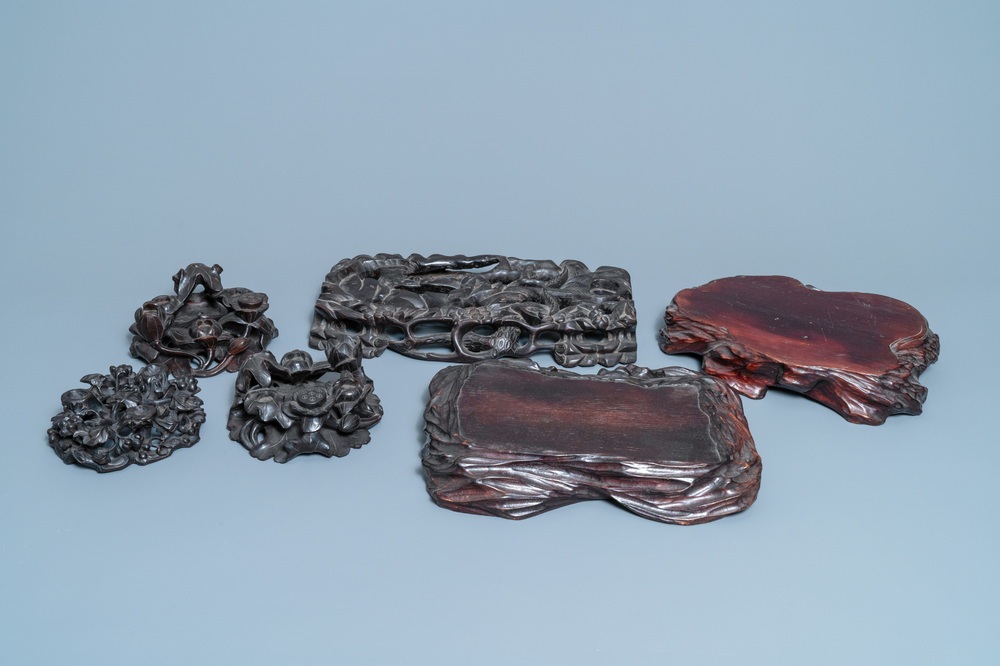 Six socles en bois sculpt&eacute;, Chine, 19/20&egrave;me