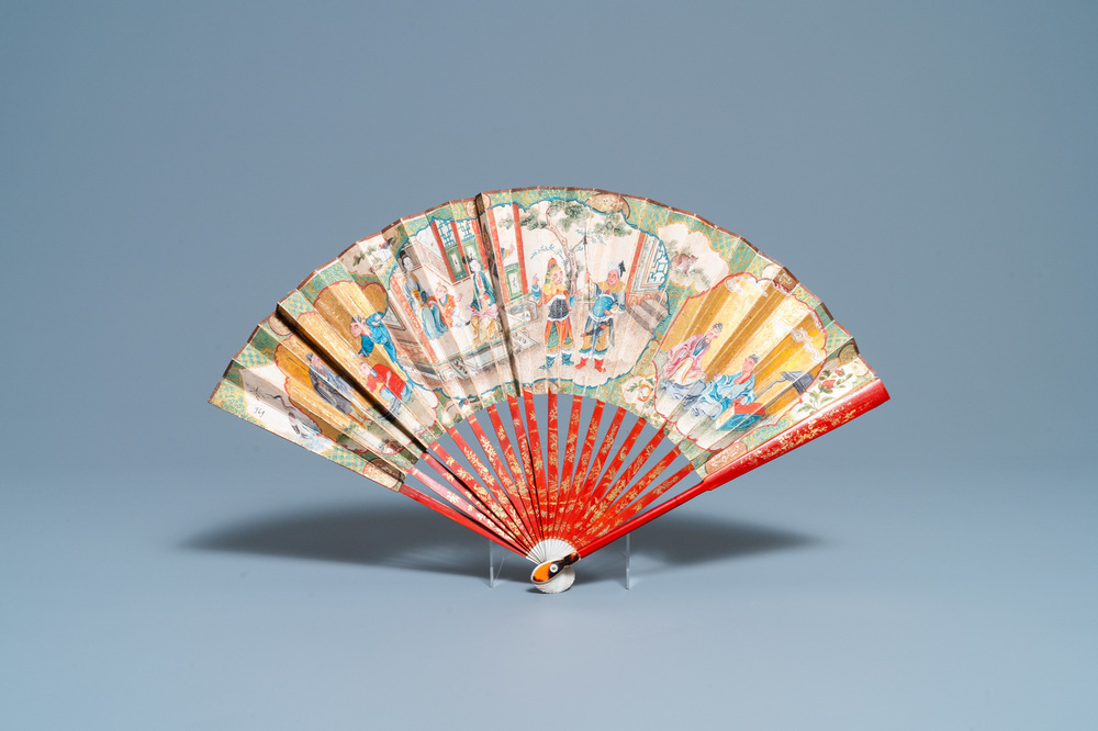 A Chinese painted paper and lacquered wood fan, 18/19th C.