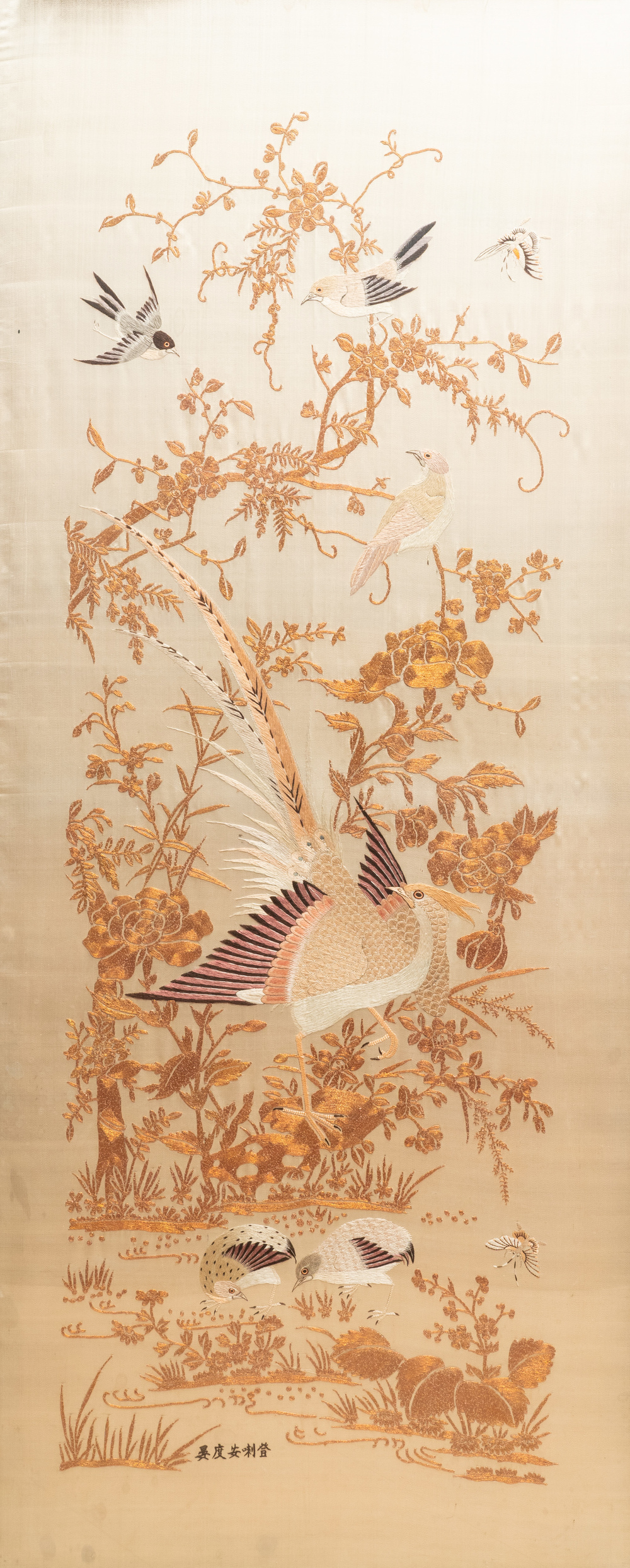 A Chinese gold-thread embroidered silk panel, 19th C.