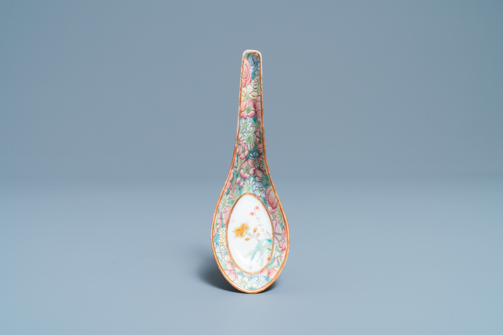 A Chinese famille rose 'millefleurs' spoon, Juren Tang Zhi mark, Republic