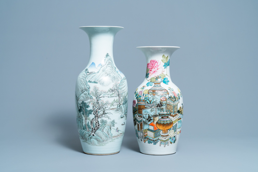 Een Chinese qianjiang cai landschapsvaas en een vaas met antiquiteiten, 19/20e eeuw