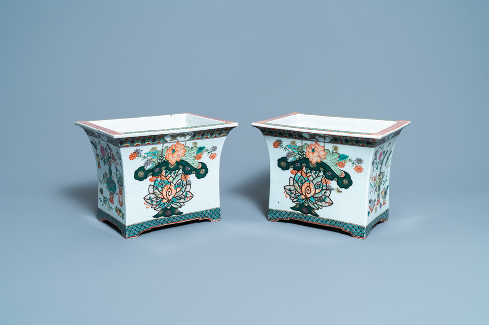 A pair of Chinese rectangular famille rose jardini&egrave;res, 19th C.