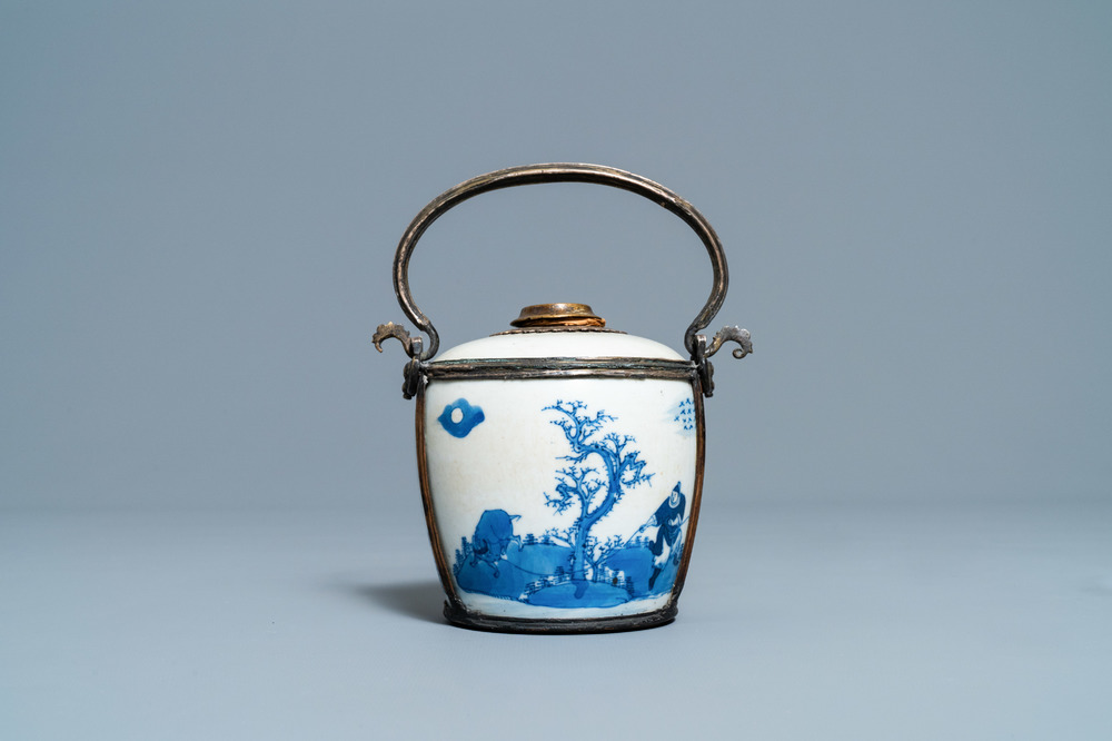 A Chinese blue and white Vietnamese market 'Bleu de Hue' water pipe, 19th C.