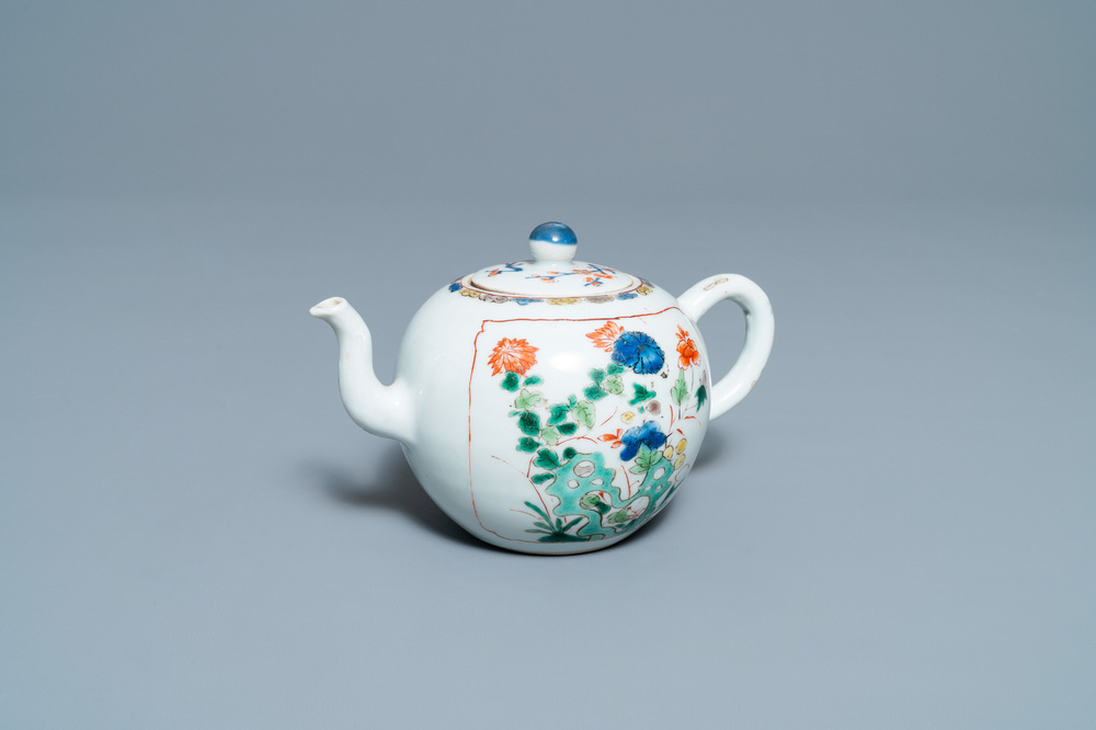 A Chinese famille verte teapot with a bird on a blossoming branch, Kangxi
