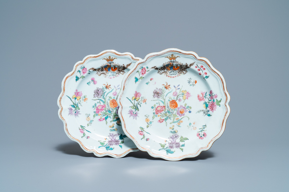 Een paar Chinese famille rose wapenborden voor de Deense markt, Qianlong