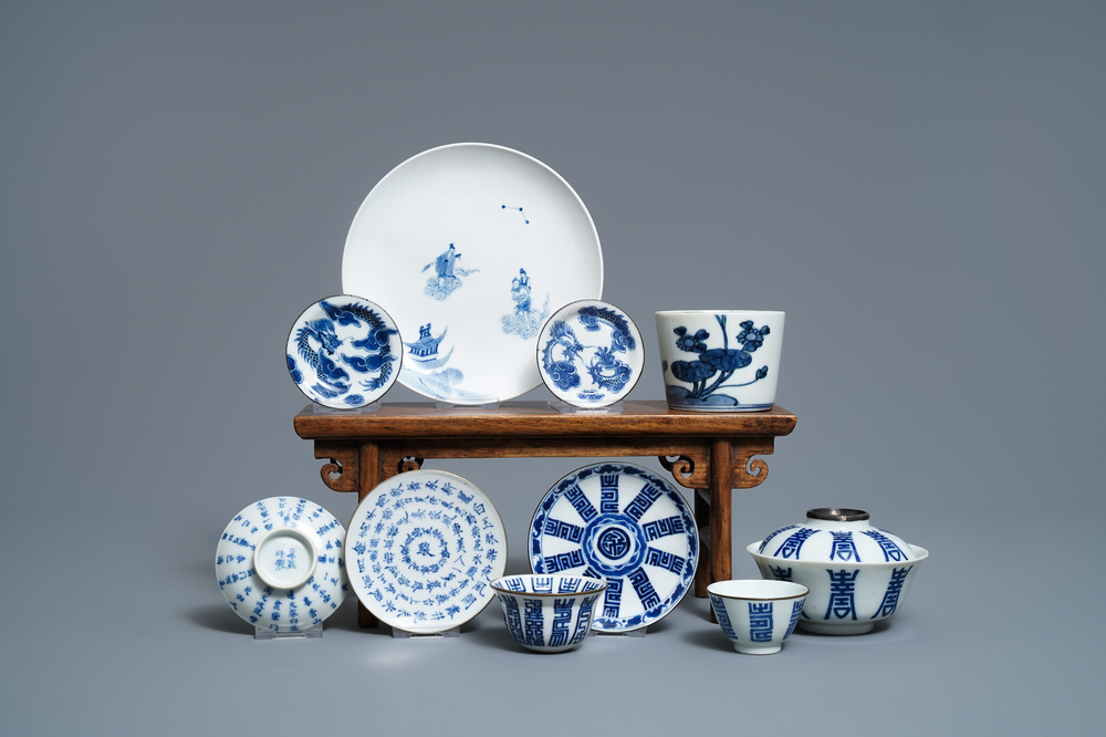 Une collection vari&eacute;e en porcelaine de Chine 'Bleu de Hue' pour le Vietnam, 19&egrave;me