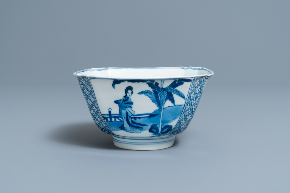 Een vierkante Chinese blauw-witte kom, Chenghua merk, Kangxi