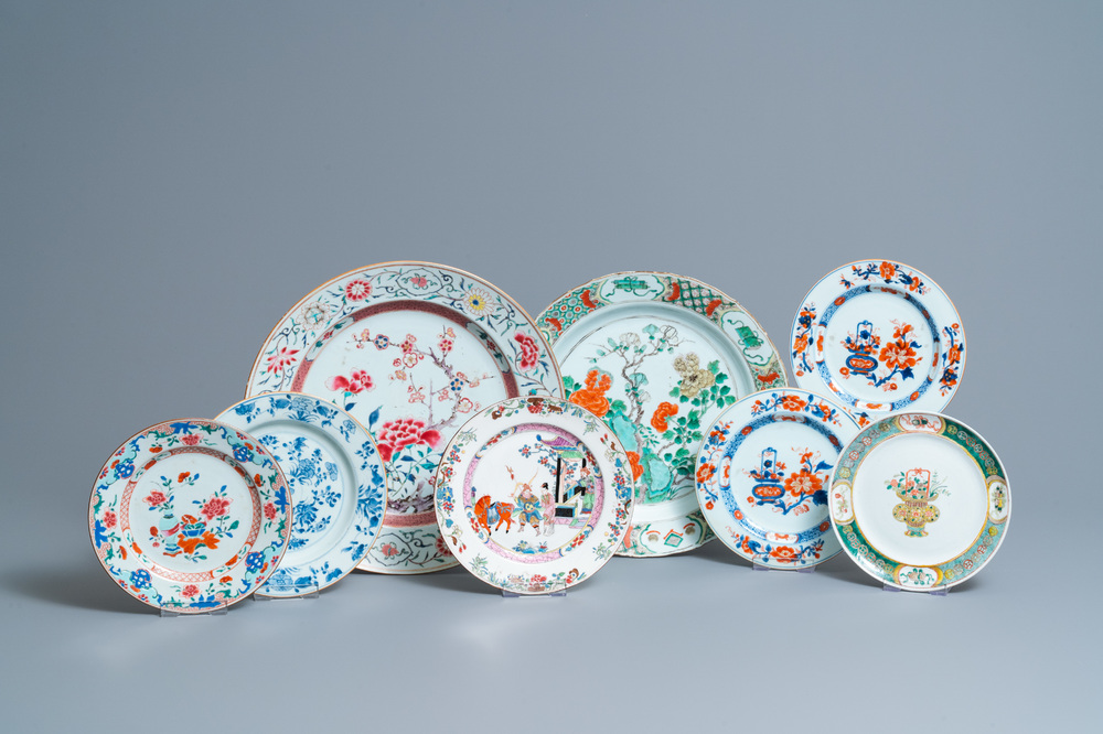 Acht diverse Chinese blauw-witte, famille rose en verte schotels, Kangxi en later