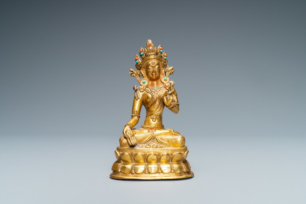 Une figure de Tara en bronze dor&eacute; incrust&eacute; de corail et de turquoise, Sino-Tibet, 18&egrave;me