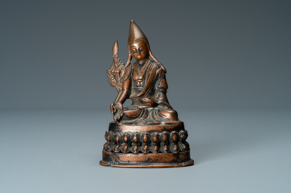 A Sino-Tibetan copper alloy figure of Lama, 18/19th C.