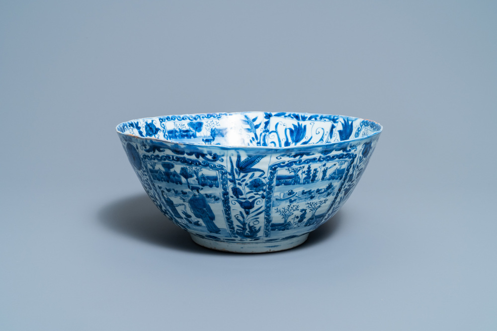 Un grand bol en porcelaine de Chine en bleu et blanc de type kraak, Wanli