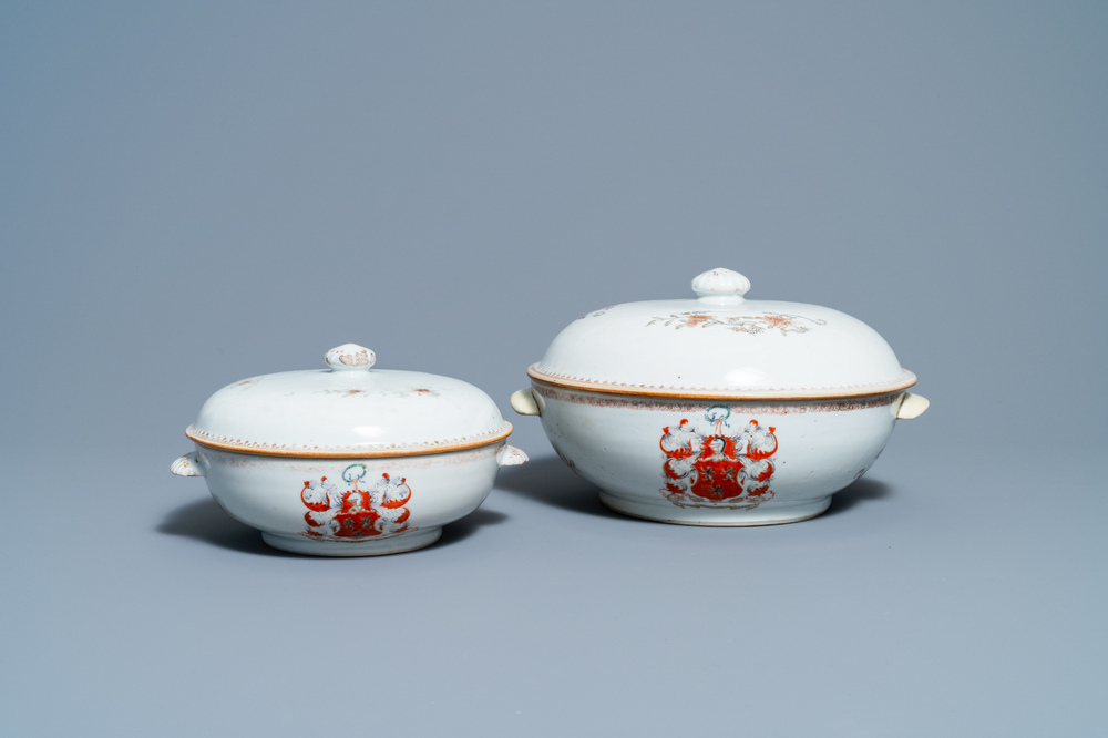 Twee Chinese dekselterrines met het wapen van Ross of Balnagowan voor de Schotse markt, Qianlong