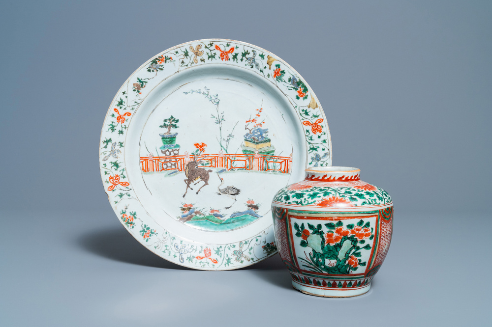 A Chinese famille verte dish and a wucai jar, Kangxi and Transitional period