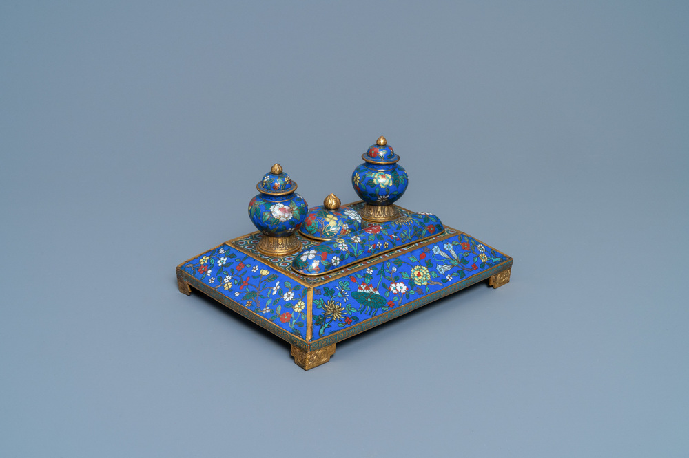 A Chinese cloisonn&eacute; desk set, 19th C.
