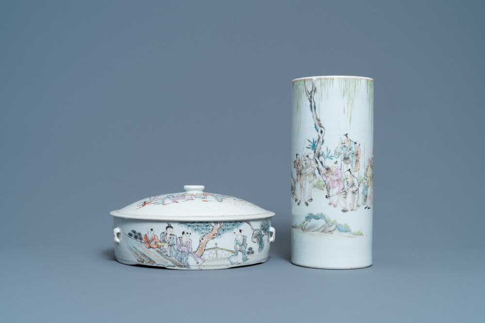 A Chinese qianjiang cai hat stand and a covered bowl, 19/20th C.