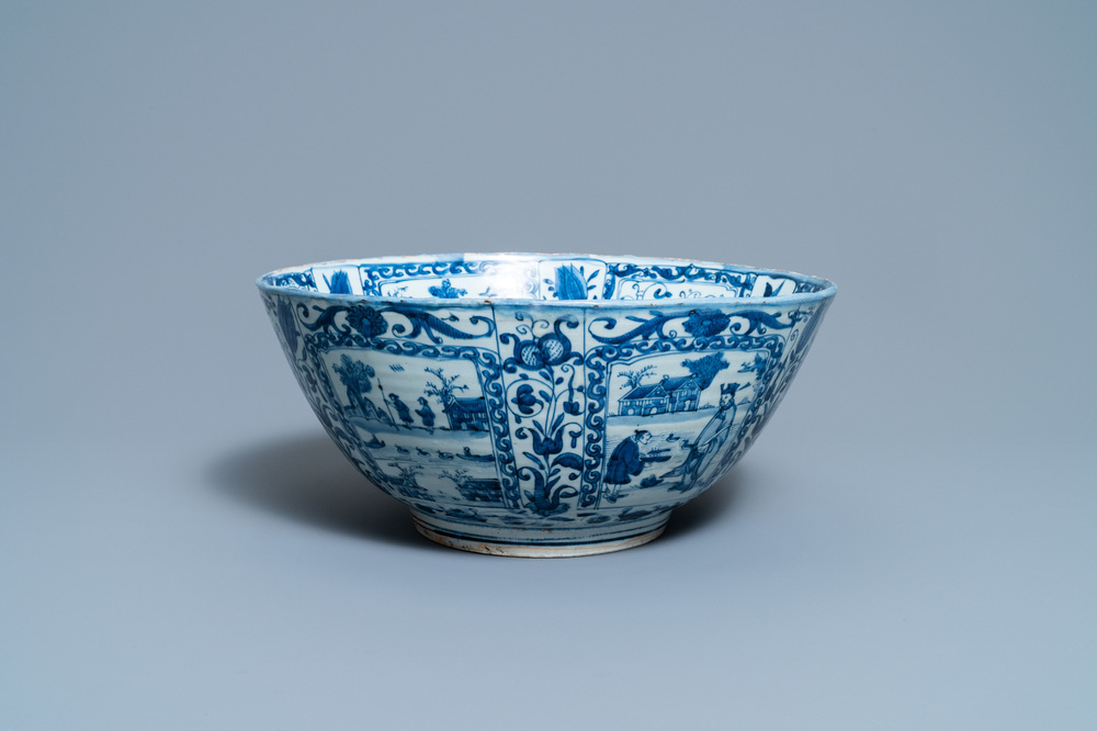 A large Chinese blue and white kraak porcelain bowl, Wanli