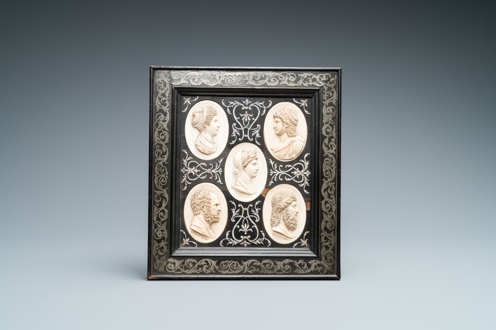Cinq portraits en m&eacute;daillons en ivoire mont&eacute;s dans un tableau en marqueterie d&rsquo;&eacute;b&egrave;ne et &eacute;tain, France et/ou Italie, 19&egrave;me