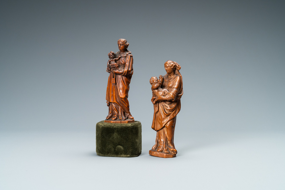 Deux statues de Vierges &agrave; l'enfant en buis sculpt&eacute;, Flandres, 17&egrave;me