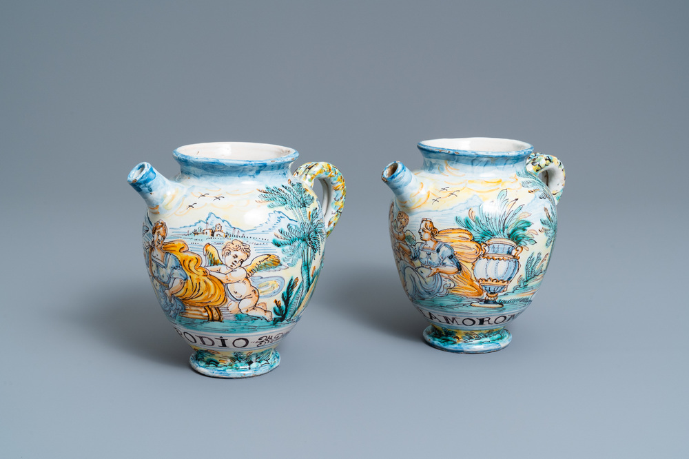 Twee polychrome Italiaanse apothekerspotten, 19e eeuw