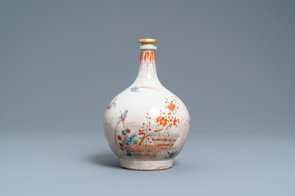 A Dutch-decorated Kakiemon-style Japanese Arita apothecary flask, Edo, 17/18th C.