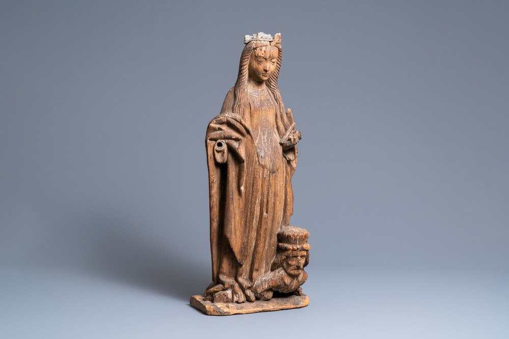 Une statue de Sainte Cath&eacute;rine d'Alexandrie en ch&ecirc;ne sculpt&eacute;, 16&egrave;me