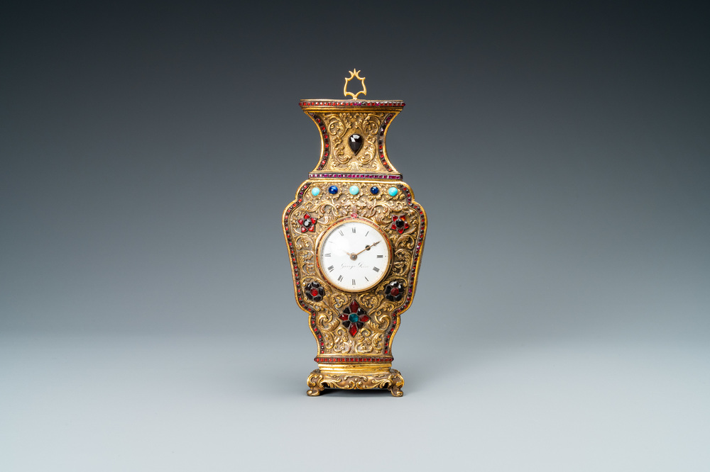 Une horloge murale en bronze dor&eacute; incrust&eacute; de pierres semi-pr&eacute;cieuses, ateliers de Canton et George Prior de Londres pour la Chine, Qianlong
