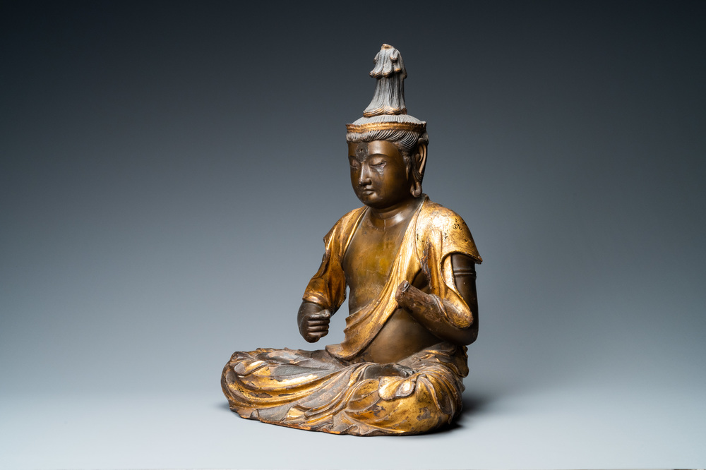 A large Japanese lacquered and gilded wooden figure of Kanon, Momoyama, 16th C.