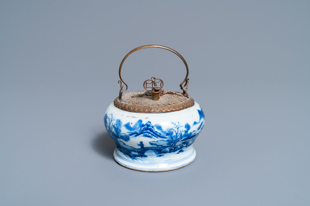 A Chinese blue and white 'Blue de Hue' waterpipe for the Vietnamese market, Kangxi