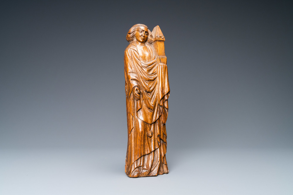 Une statue de Sainte Barbe en ch&ecirc;ne sculpt&eacute;, vers 1500