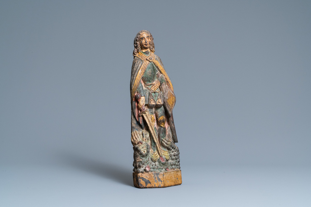 Een gepolychromeerde houten groep van Sint-Micha&euml;l die de draak bevecht, 16e eeuw